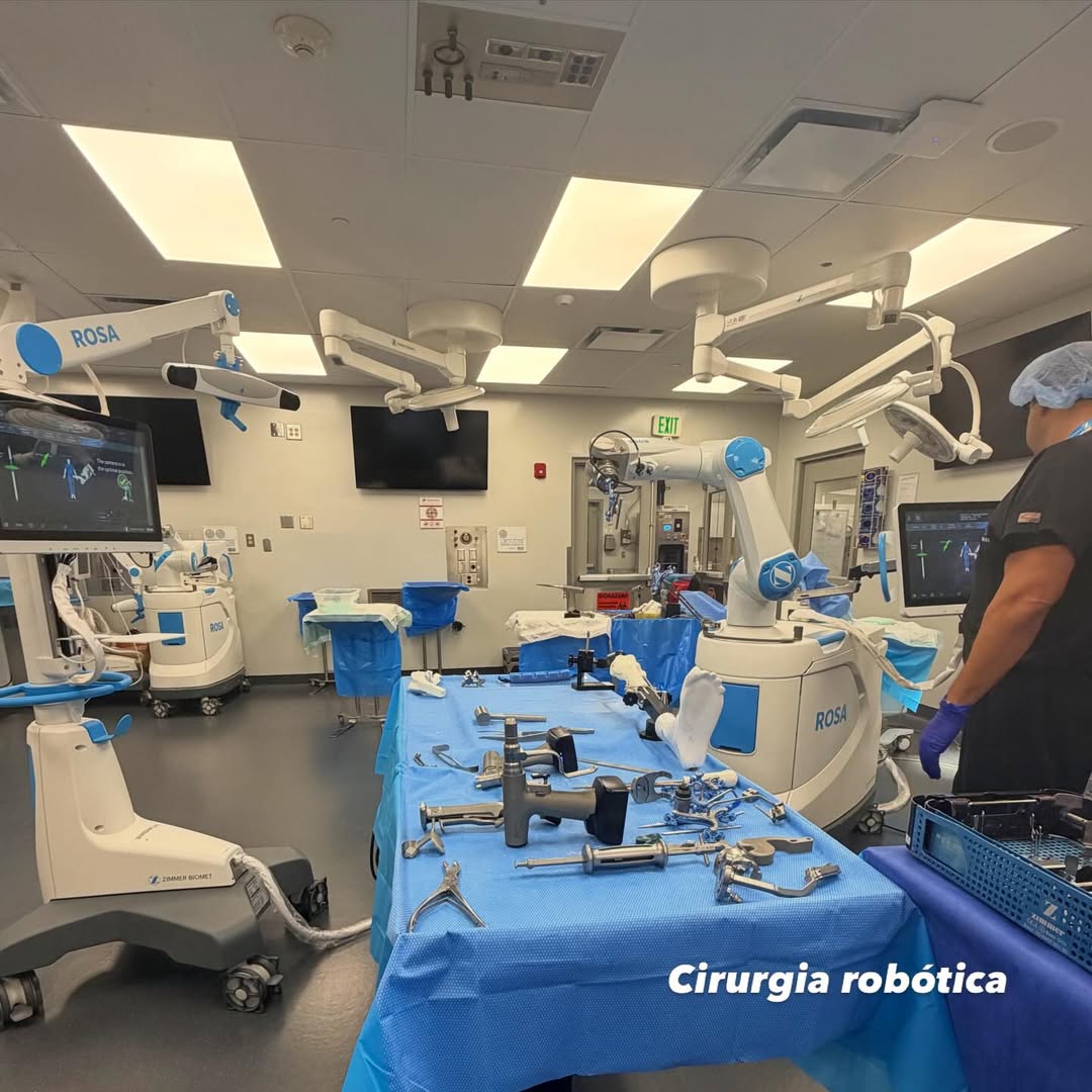 Dr. Marcelo Weber em especialização de cirurgia robótica para prótese em Chicago